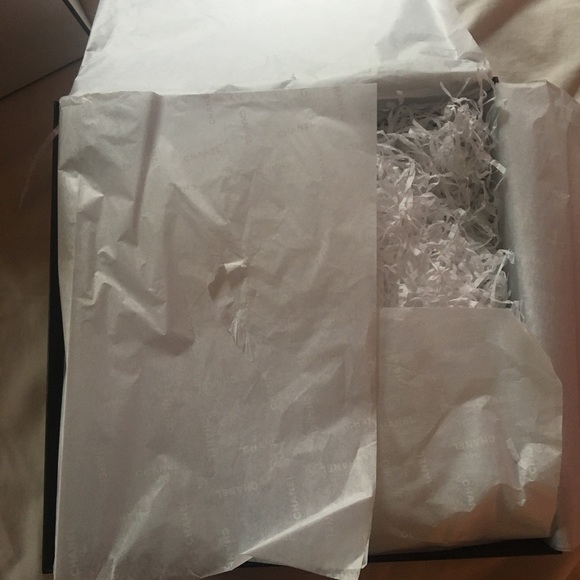 Chanel 8-Piece Packaging, W/ Large Glossy Box Chanel logo Tissue Paper & Wax ST - Picture 12 of 13